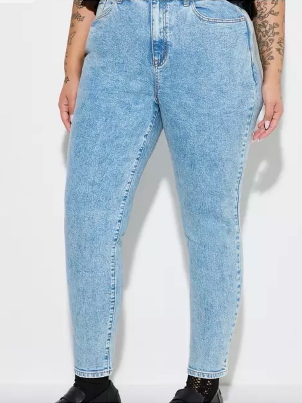 NWT TORRID LoveSick High-Rise Mom Jean SIZE 18 TALL - Picture 2 of 5